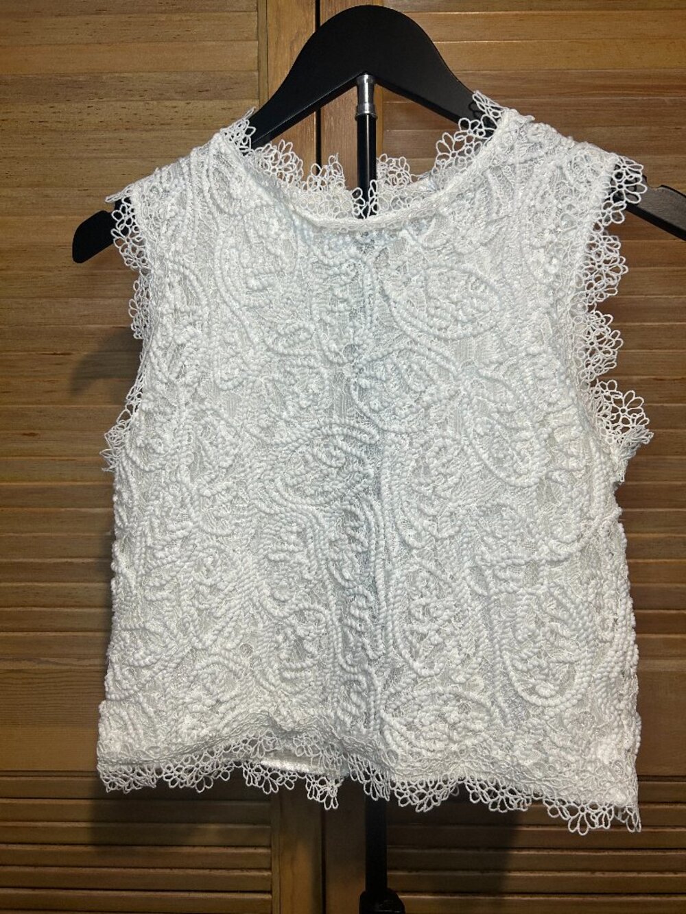 Chicwish Diva Full Lace Crochet Round Neck Sleeveless Crop Top Size M